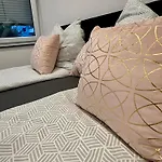 Goldstadt Luxe Studio- Schloessle 普福尔茨海姆