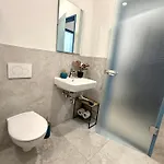 Goldstadt Luxe Studio- Schloessle
