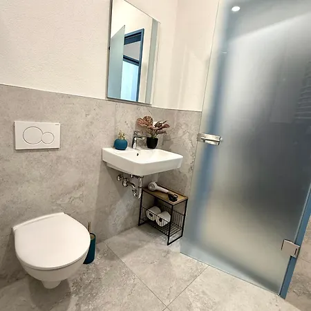 Neu Goldstadt Luxe Studio- Schloessle