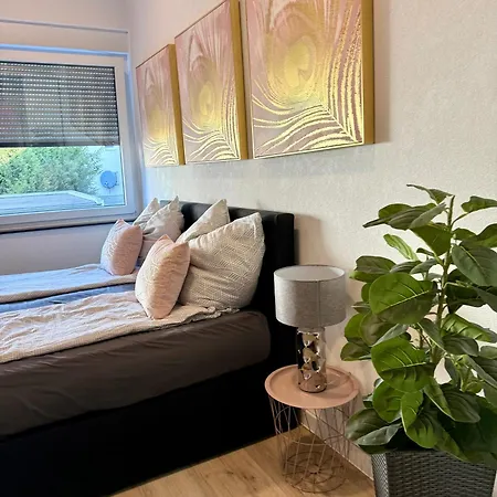 Goldstadt Luxe Studio- Schloessle Appartamento Pforzheim
