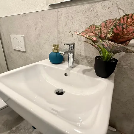 Neu Goldstadt Luxe Studio- Schloessle *