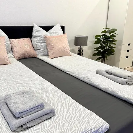 Goldstadt Luxe Studio- Schloessle Appartamento *